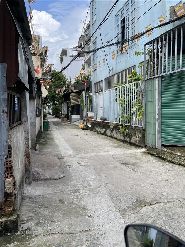 Bán đất tặng nhà cấp 4 khu vip nhà hàng bên sông gigamall