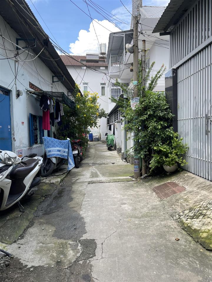 Bán đất tặng nhà cấp 4 khu vip nhà hàng bên sông gigamall