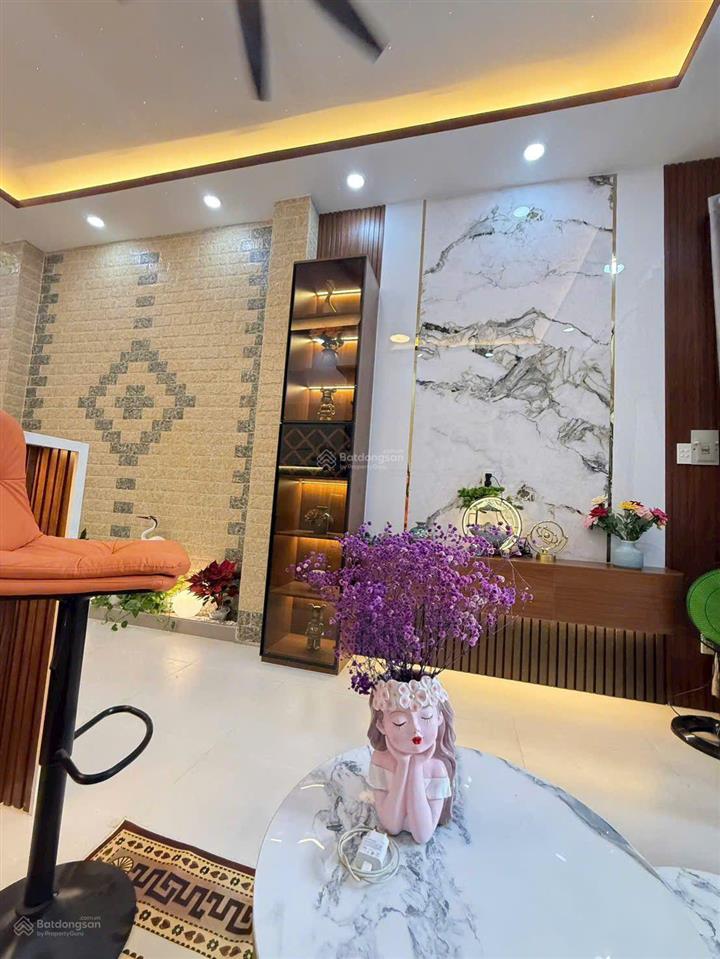 Bán nhà siêu đẹp phía bên sông giáp ranh bình thạnh