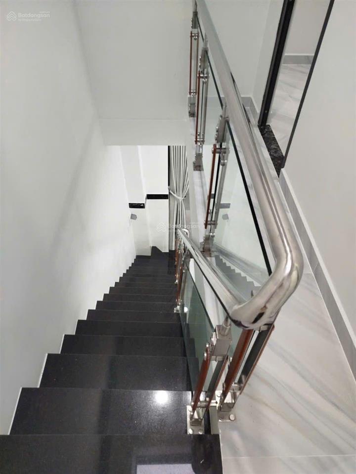 Bán nhà nhỏ 2 tầng 2pn gần chợ hiệp bình
