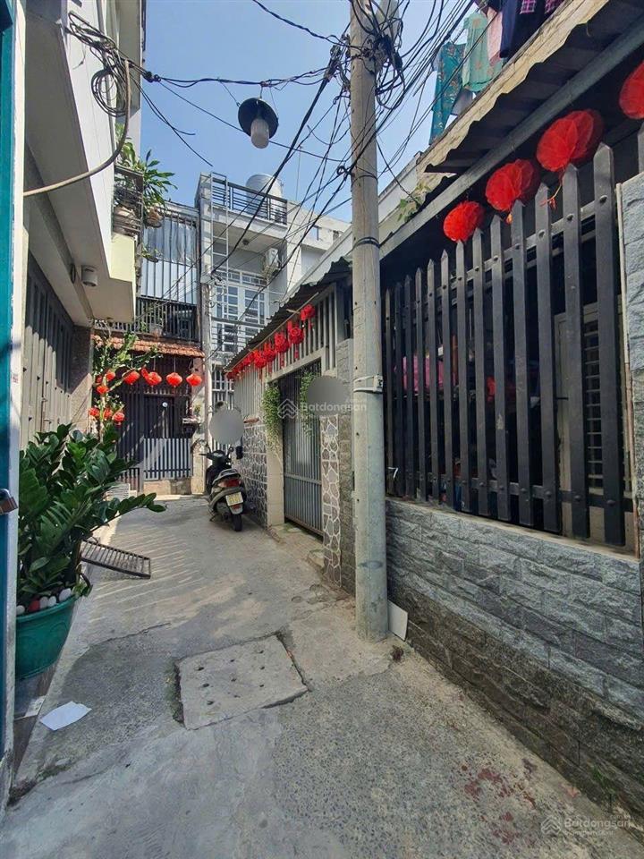 Bán nhà 1 trệt 1 lững 2pn gần chợ hiệp bình