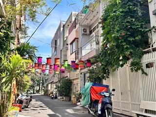 Bán nhà 2 tầng hẻm xe hơi khu bên sông gigamall