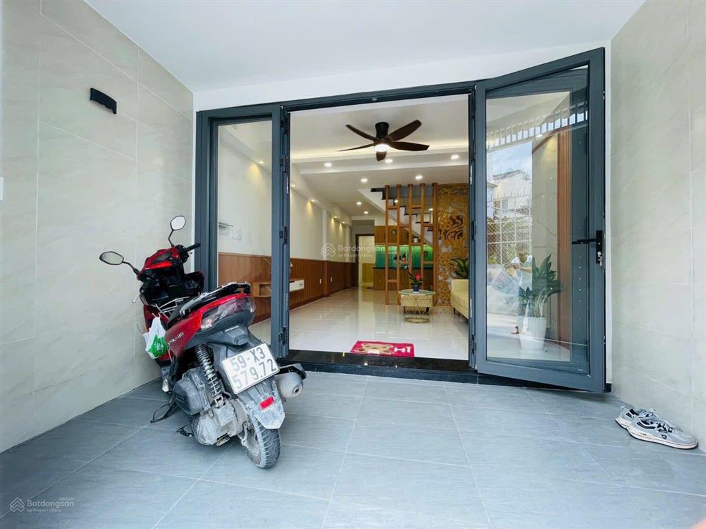 Bán nhà 3 tầng hẻm xe hơi sát mặt tiền đường, có 1pn tầng trệt