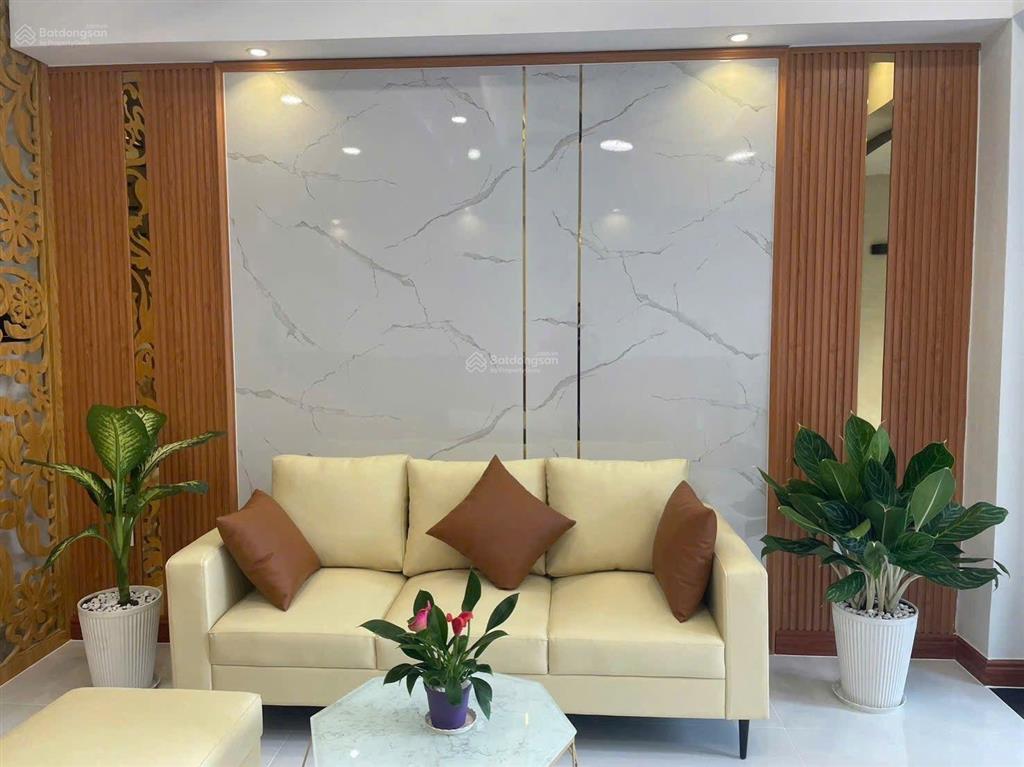 Bán nhà 3 tầng hẻm xe hơi sát mặt tiền đường, có 1pn tầng trệt