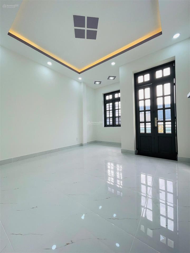 Bán nhà đẹp 2 tầng 3pn 2wc, đối diện gigamall