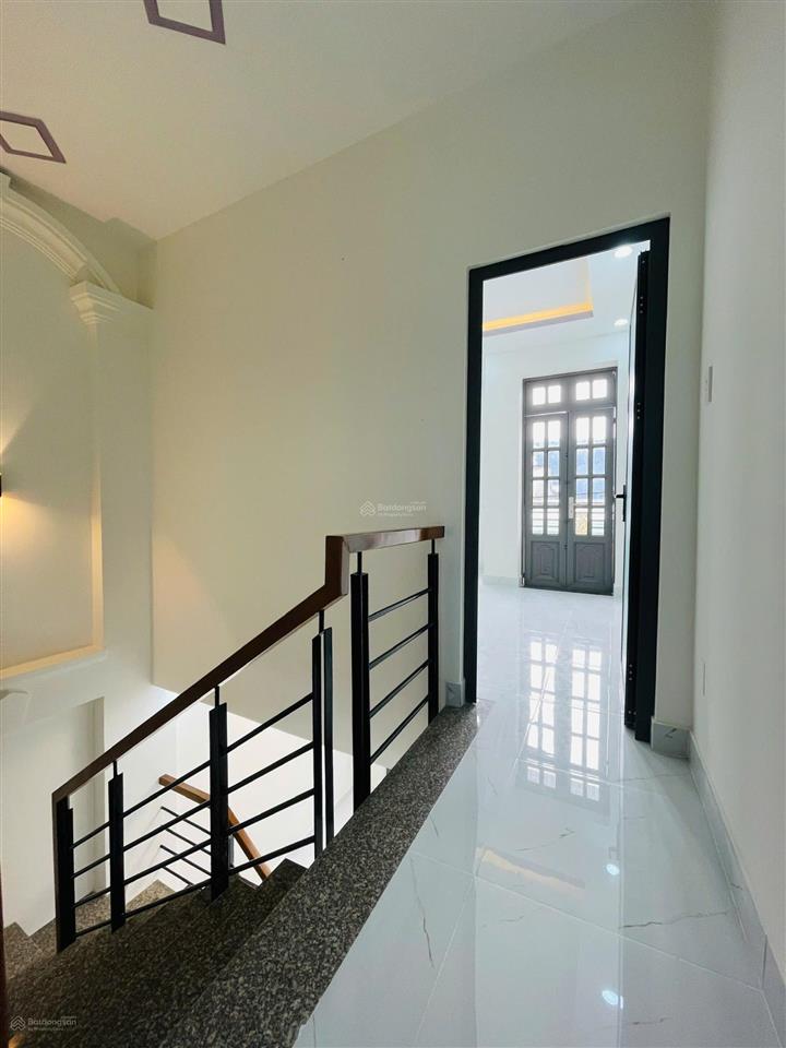 Bán nhà đẹp 2 tầng 3pn 2wc, đối diện gigamall
