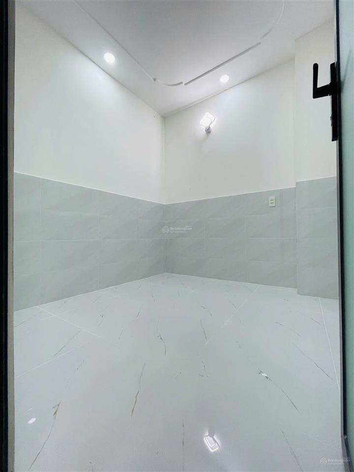 Bán nhà đẹp 2 tầng 3pn 2wc, đối diện gigamall