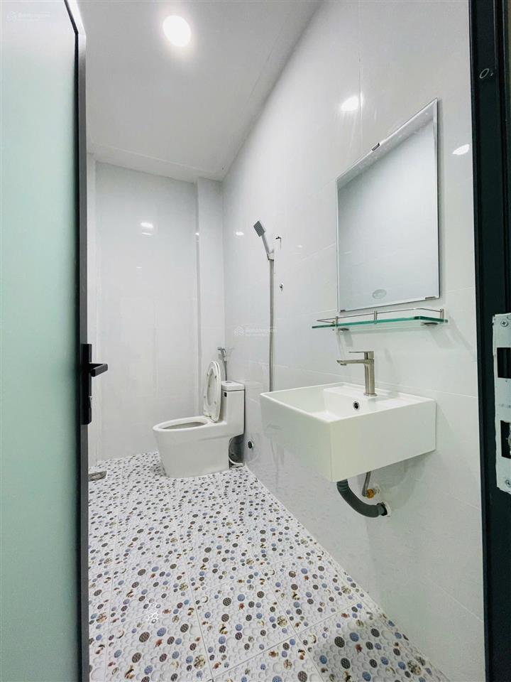 Bán nhà đẹp 2 tầng 3pn 2wc, đối diện gigamall