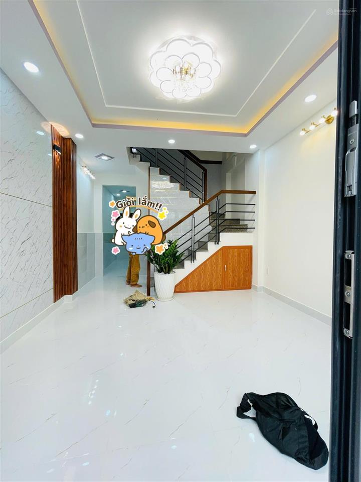 Bán nhà đẹp 2 tầng 3pn 2wc, đối diện gigamall