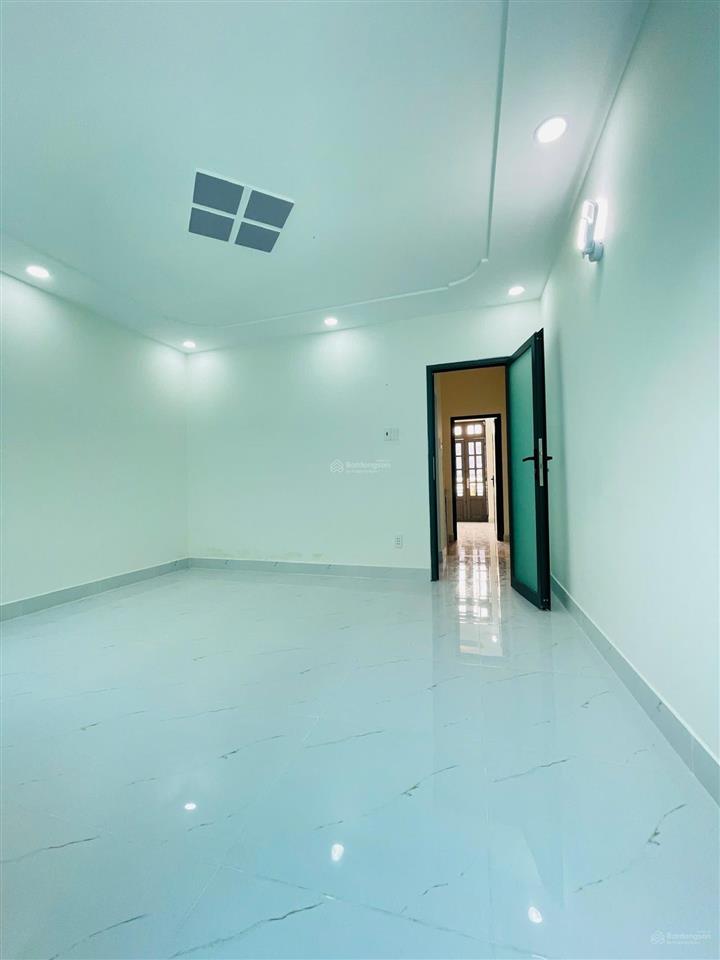 Bán nhà đẹp 2 tầng 3pn 2wc, đối diện gigamall