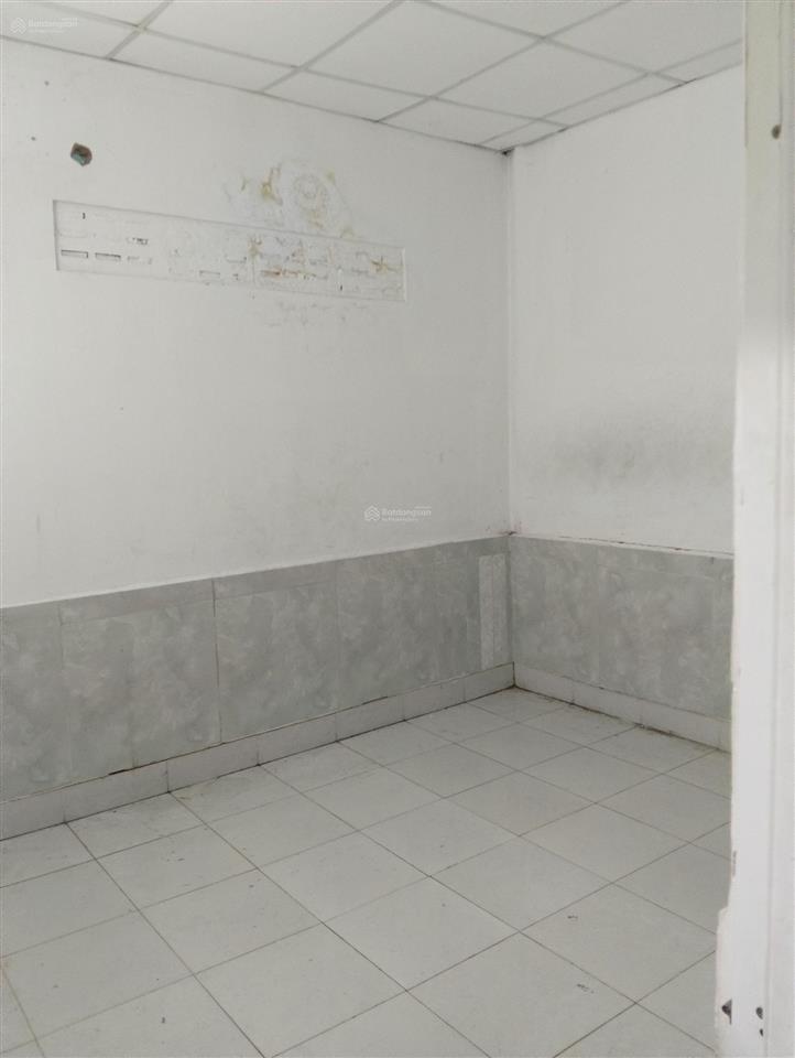 Bán nhà nát mặt tiền đường số phía bên sông gigamall