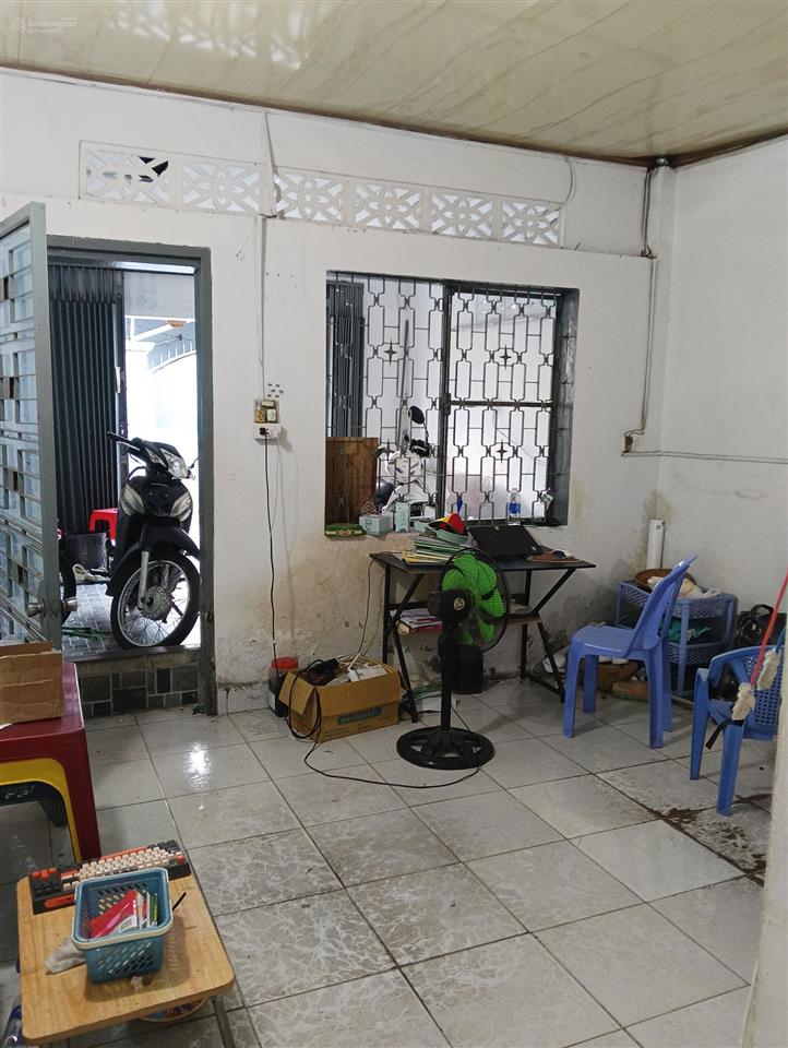 Bán nhà nát mặt tiền đường số phía bên sông gigamall