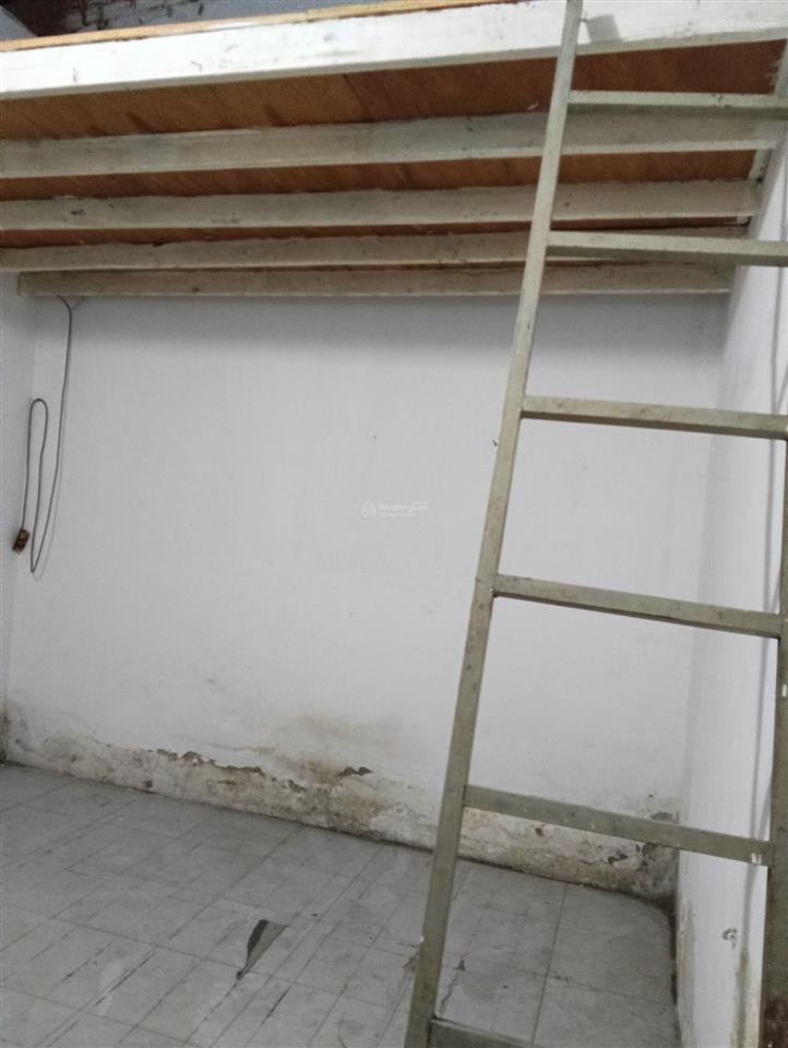 Bán nhà nát mặt tiền đường số phía bên sông gigamall