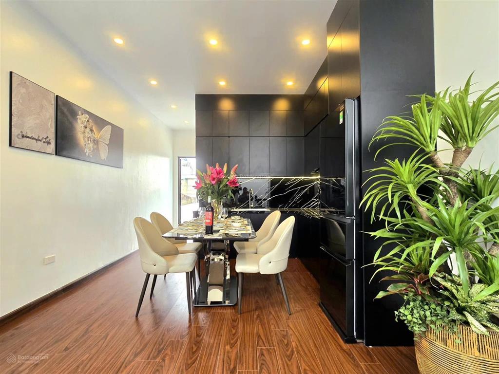 Bán gấp nhà pl nguyễn phúc lai.dt60m2,xây sẵn 4 tầng còn mới về ở luôn,ngõ ô tô tránh,nhà 3 thoáng