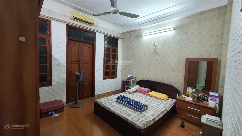 Cần bán gấp nhà 4 tầng mp cổ hàng ngang, ngõ gạch. dt 37m2, mt 5m. lô góc. sổ vuông đẹp. kd tốt