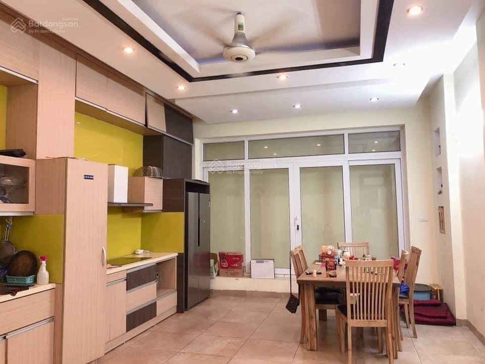 Bán gấp mp 4 tầng nguyễn thái học, dt 110m2, vị trí đẹp ngay gần về phía quốc tử giám. giá 43 tỷ