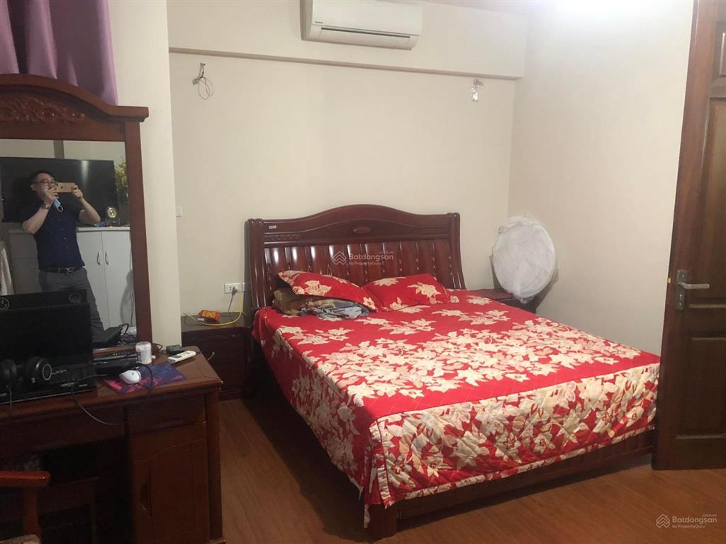 Bán gấp nhà mp hào nam. dt 75m2, mt 9m. vị trí đẹp, sổ vuông. kd tốt. giá tốt 24 tỷ