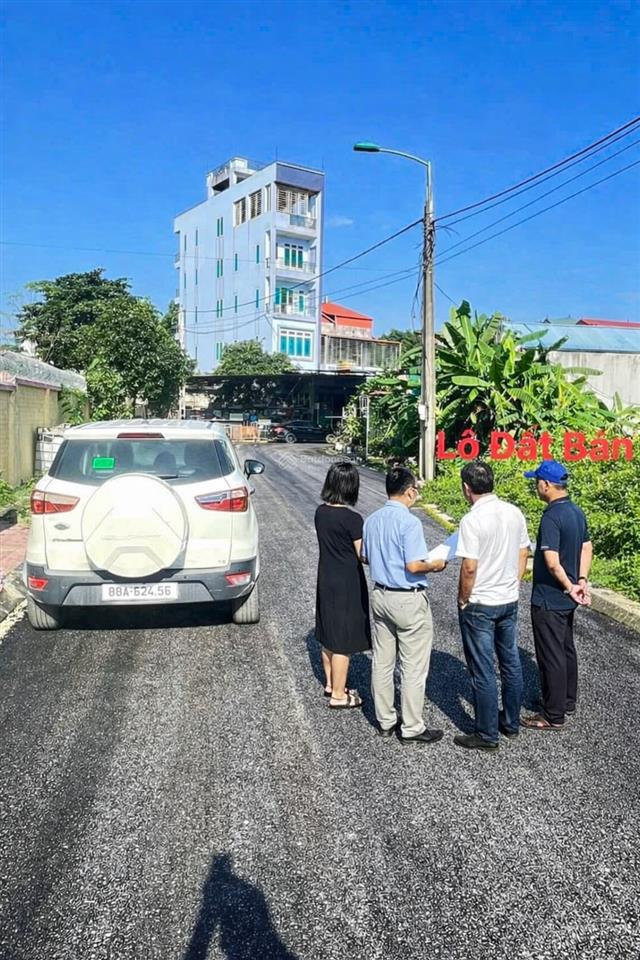 Bán đất đấu giá x32 kim long, tam dương. diện tích 126m, mặt tiền 7m, đường 11m ô tô tránh. sổ đỏ