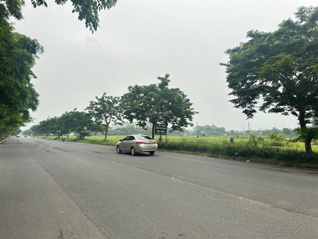 Siêu phẩm mặt phố lý nam đế  view hồ đầm vạc và sân gôn  mặt tiền 8m sẵn sổ đỏ