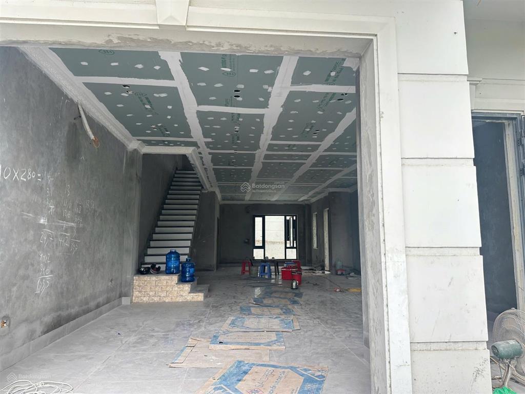 Siêu phẩm mặt phố lý nam đế  view hồ đầm vạc và sân gôn  mặt tiền 8m sẵn sổ đỏ