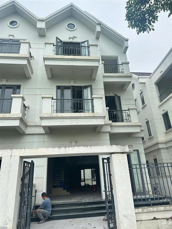 Siêu phẩm mặt phố lý nam đế  view hồ đầm vạc và sân gôn  mặt tiền 8m sẵn sổ đỏ