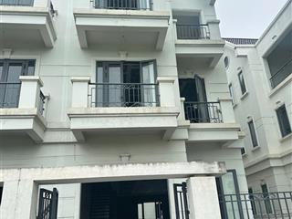 Siêu phẩm mặt phố lý nam đế  view hồ đầm vạc và sân gôn  mặt tiền 8m sẵn sổ đỏ