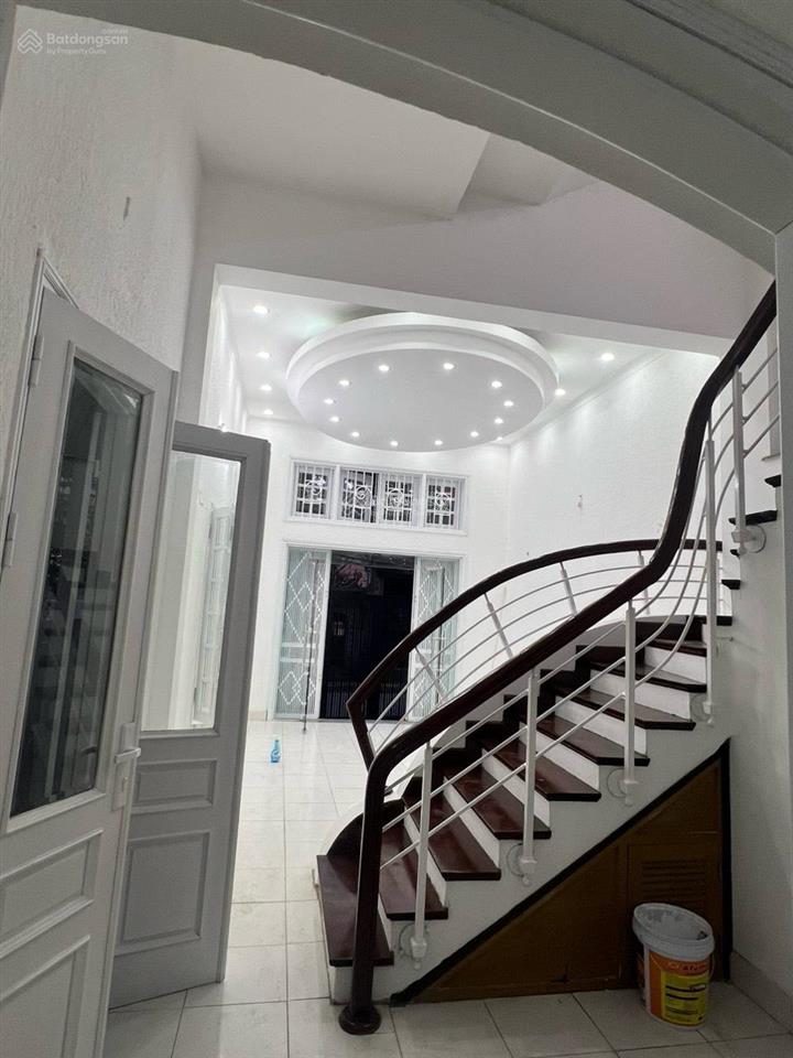 Nhà tại nguyên hồng 55m2x4t mt4m nhà sạch đẹp đủ điều hòa oto tránh đỗ tiện kinh doanh, vp giá 27tr