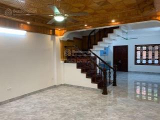 Hàng hiếm khu hoàng cầu 85m2x4t mt6m5 nhà sạch sẽ đủ đồ cơ bản ngõ bàn cở oto đi thoải mái giá 29tr