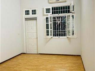Cho thuê nhanh khu hoàng cầu 50m2x4t vị trí tiện kd nhà sạch sẽ đủ điều hòa phù hợp ở, vp 20tr/th