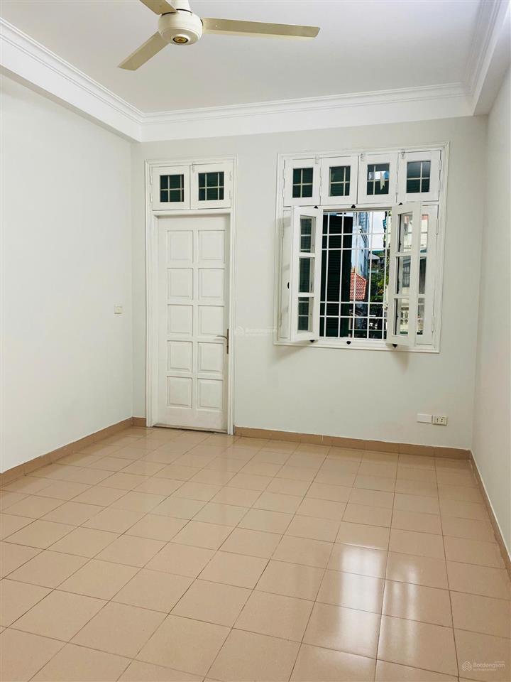 Cho thuê nhanh khu hoàng cầu 50m2x4t vị trí tiện kd nhà sạch sẽ đủ điều hòa phù hợp ở, vp 20tr/th