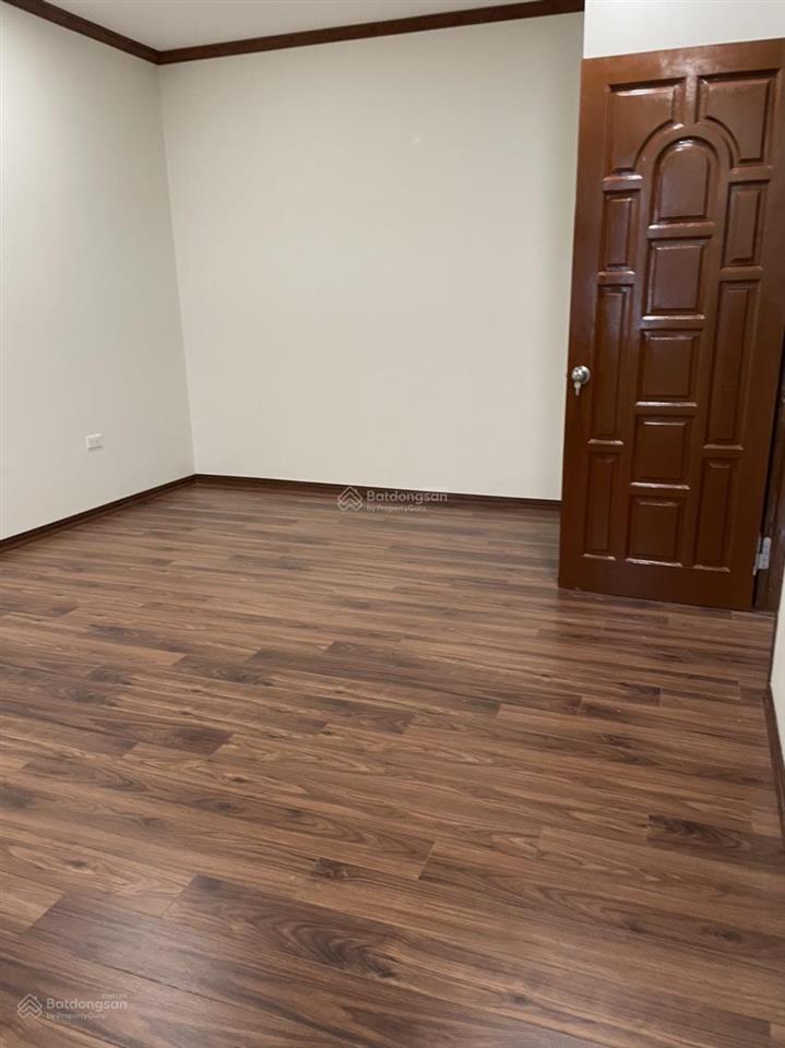 Nhà đẹp phân lô hoàng cầu 50m2x5t mt4m5 oto vào nhà ngõ thông rộng cách mặt phố 20m giá 24tr