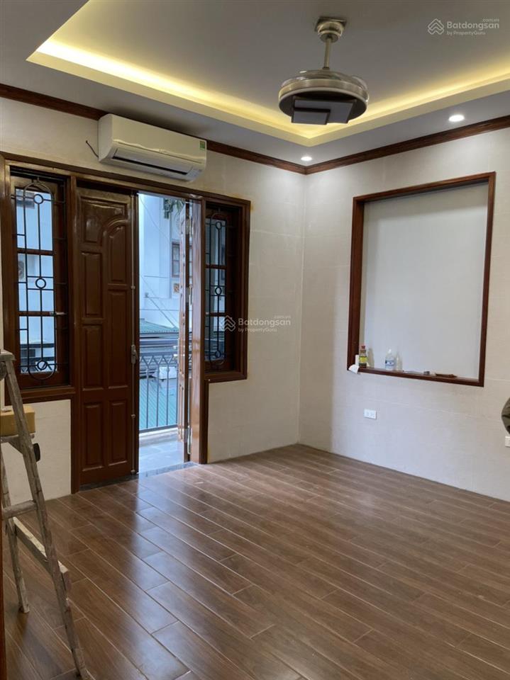 Nhà đẹp phân lô hoàng cầu 50m2x5t mt4m5 oto vào nhà ngõ thông rộng cách mặt phố 20m giá 24tr