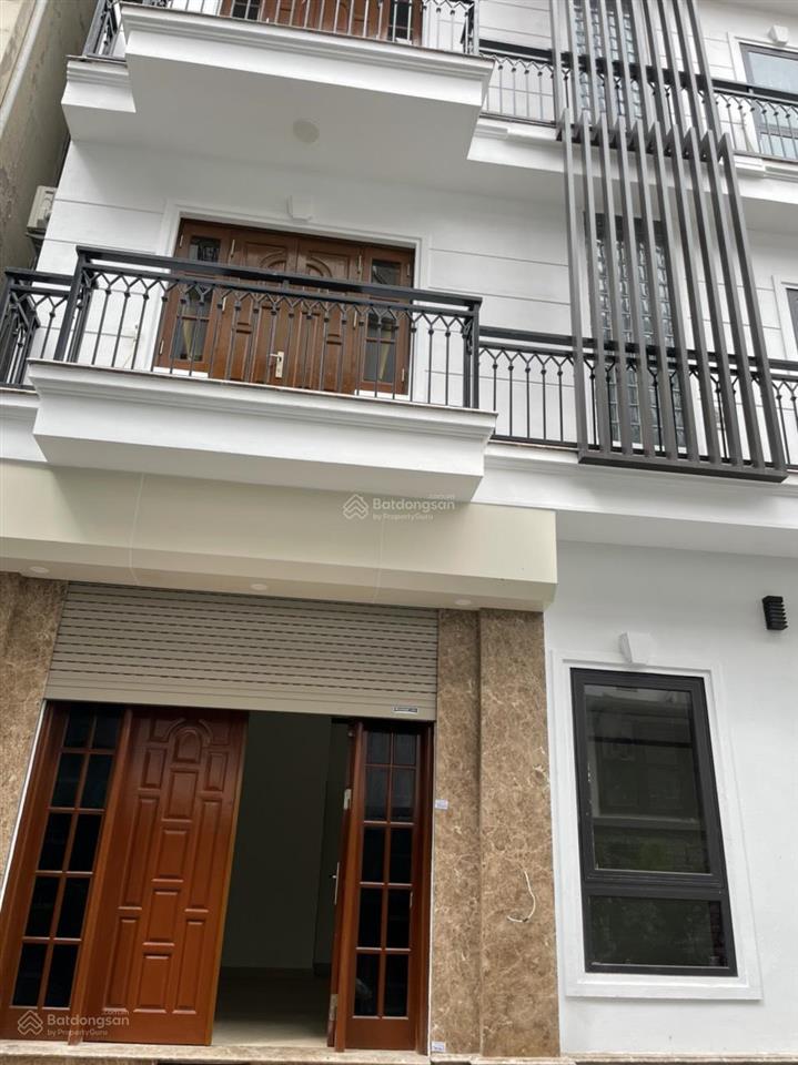 Nhà đẹp phân lô hoàng cầu 50m2x5t mt4m5 oto vào nhà ngõ thông rộng cách mặt phố 20m giá 24tr