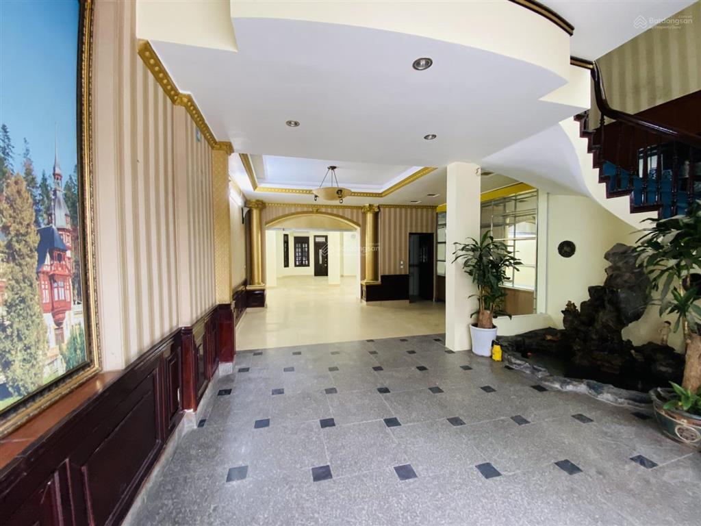 Mặt bằng kinh doanh hoàng cầu 150m2x1 sàn mt 4m nở hậu 8m khu kd sầm uất ngõ 4 xe tải tránh 45tr/th
