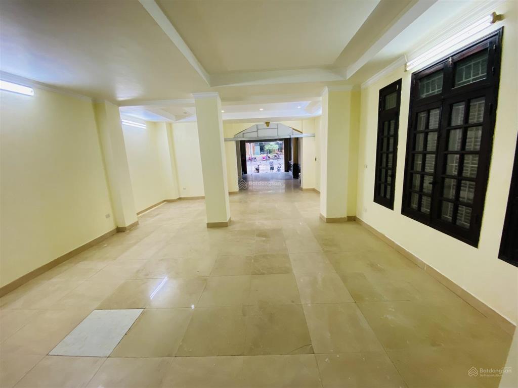 Mặt bằng kinh doanh hoàng cầu 150m2x1 sàn mt 4m nở hậu 8m khu kd sầm uất ngõ 4 xe tải tránh 45tr/th