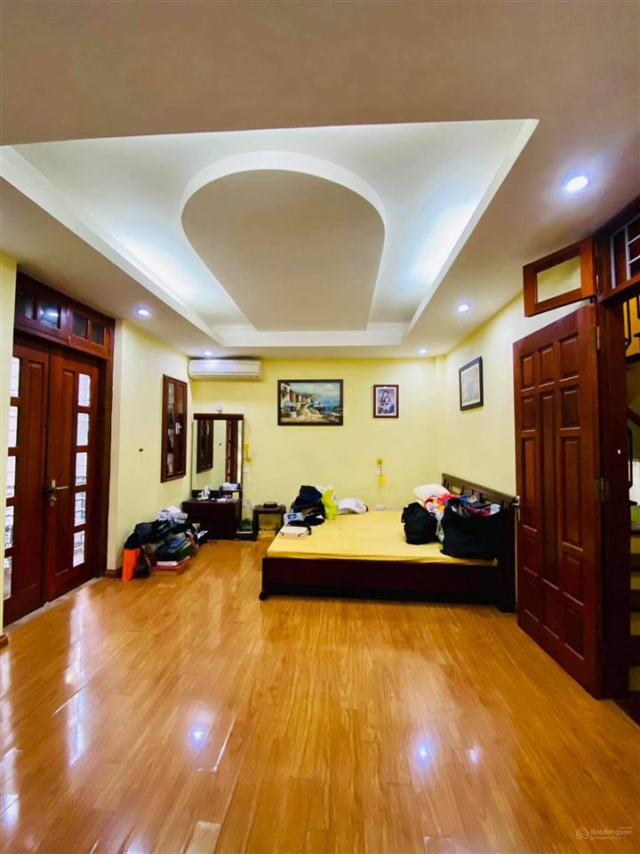 Nhà hào nam 5 tầng 3 ngủ với diện tích 40m2, nhà sẵn nội thất để ở ngõ nông gần phố giá 15tr/th