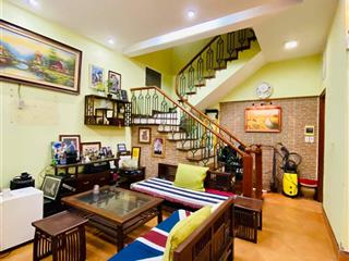Nhà hào nam 5 tầng 3 ngủ với diện tích 40m2, nhà sẵn nội thất để ở ngõ nông gần phố giá 15tr/th