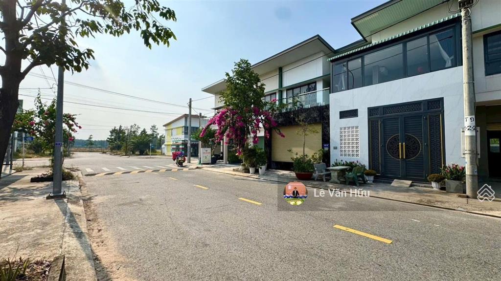 Bán căn shophouse 85m2 liền kề trường mầm non hoa sen khu đô thị oasis city