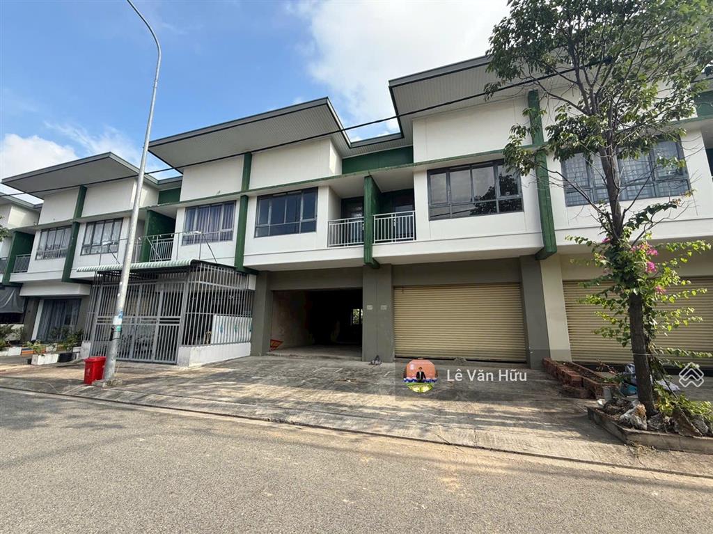 Bán căn shophouse 85m2 liền kề trường mầm non hoa sen khu đô thị oasis city