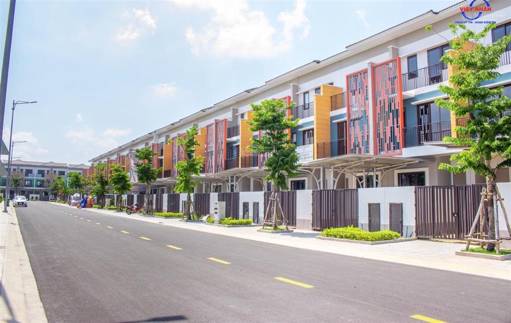 Bán căn liên kế 3 tầng sun casa central view công viên 3,28 tỷ