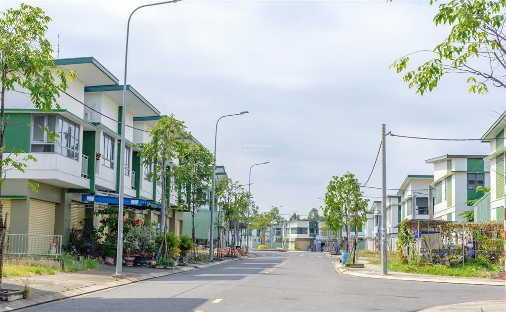 Bán căn shophouse 85m2 oasis city giá 1,7 tỷ