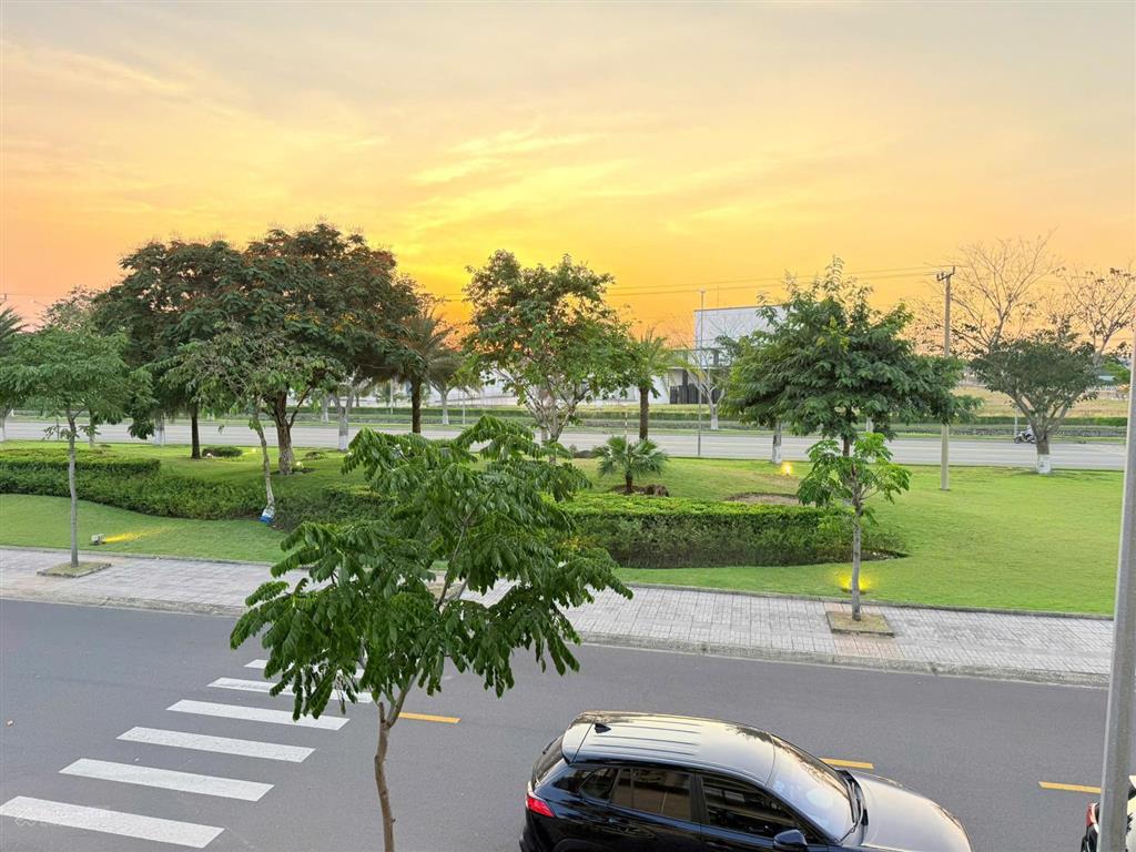 Cho thuê căn 4 phòng ngủ đầy đủ nội thất sun casa  kcn vsip 2 bình dương