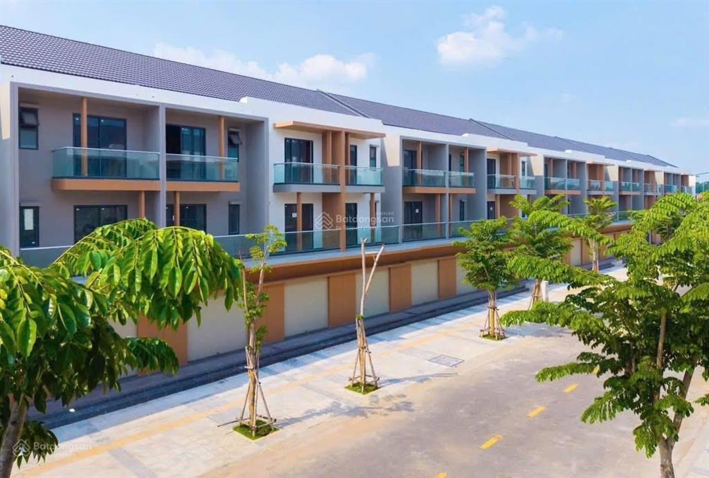Bán căn nhà phố 100m2 nhà 3 tầng chiết khấu từ cđt vsip đến 500 triệu sun casa square
