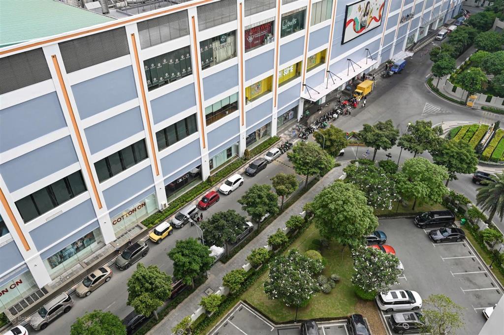 Ngộp bank cần bán gấp 2pn tòa trung tâm, giá rẻ