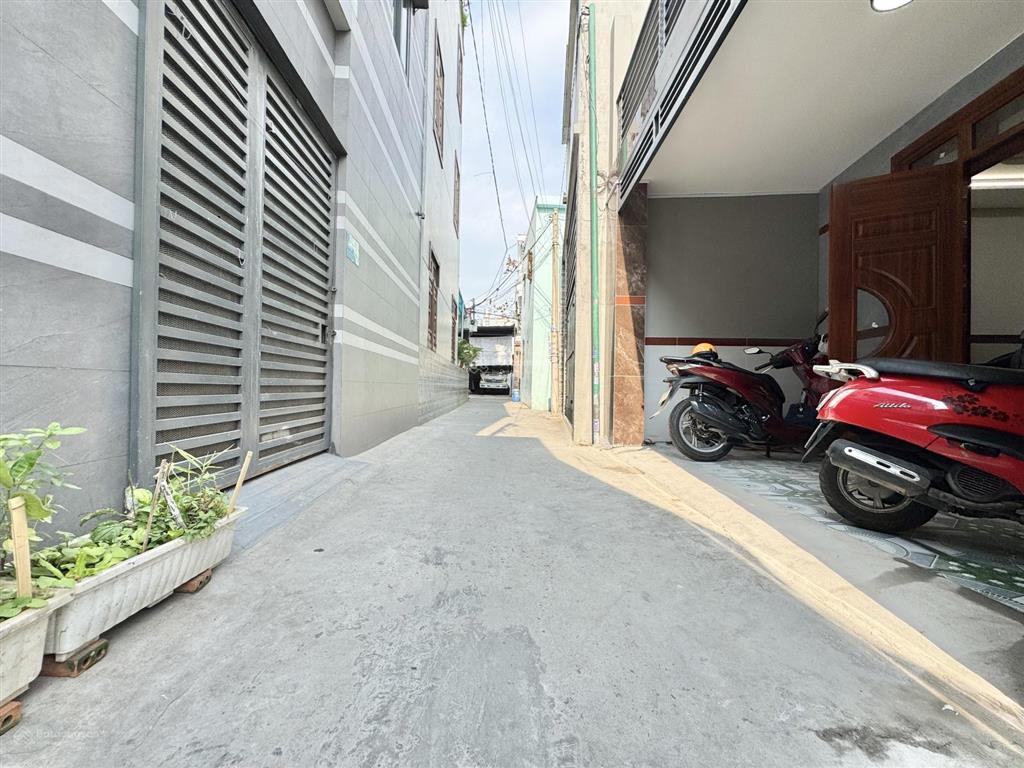 Chính chủ cần bán nhà lầu trệt sát chợ dĩ an phường dĩ an đường nguyễn thái học