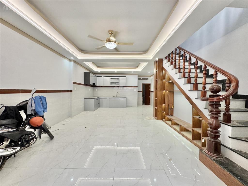 Chính chủ cần bán nhà lầu trệt sát chợ dĩ an phường dĩ an đường nguyễn thái học