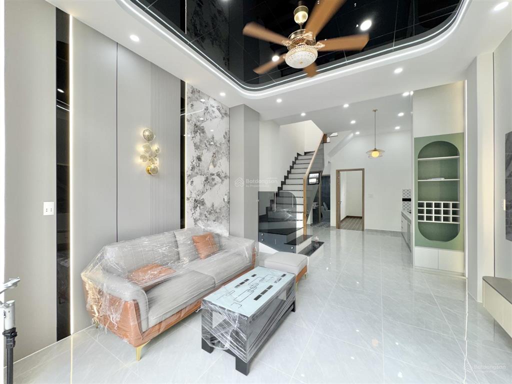 Nhà mới xây phong cách hiện đại thuộc phường dĩ an sát đường nguyễn thị minh khai 4,97 tỷ