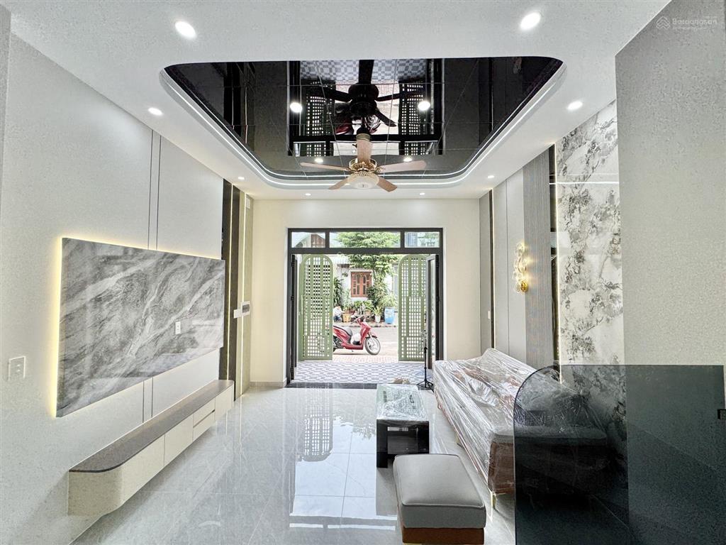 Nhà mới xây phong cách hiện đại thuộc phường dĩ an sát đường nguyễn thị minh khai 4,97 tỷ