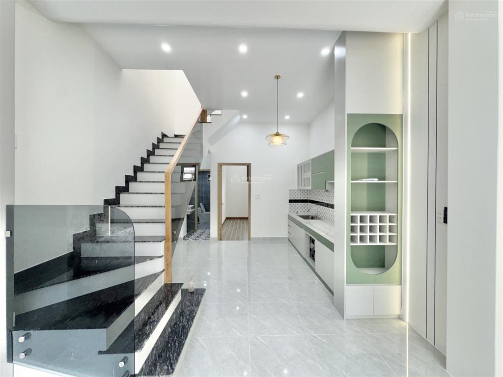 Nhà mới xây phong cách hiện đại thuộc phường dĩ an sát đường nguyễn thị minh khai 4,97 tỷ