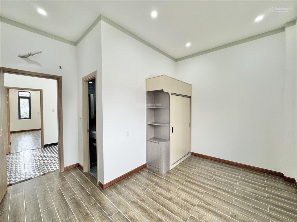 Nhà mới xây phong cách hiện đại thuộc phường dĩ an sát đường nguyễn thị minh khai 4,97 tỷ